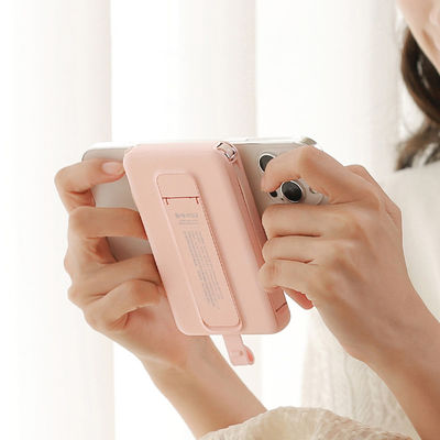Bom preço. 1000mah Bateria magnética Magnet Power Bank Potente Li Polymer Com Saída E Carregamento Sem Fio Com Stand on-line