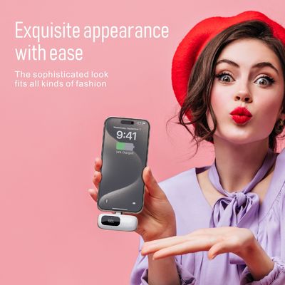 Bom preço. Banco de energia colorido de cabo de cauda personalizado 4500mAh com saída de carga on-line